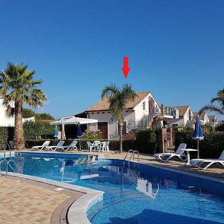 Mansarda Con Vista Piscina Villa Campofelice Di Roccella Luaran gambar