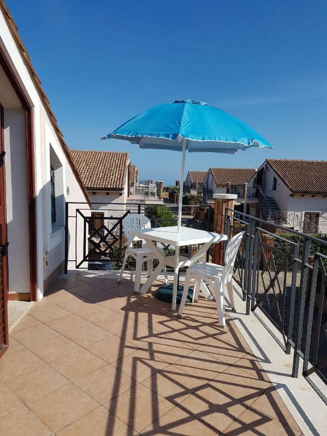 Mansarda Con Vista Piscina Villa Campofelice Di Roccella Luaran gambar