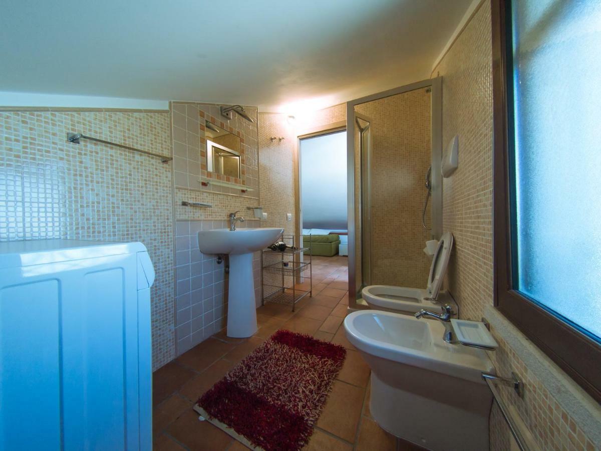 Mansarda Con Vista Piscina Villa Campofelice Di Roccella Luaran gambar