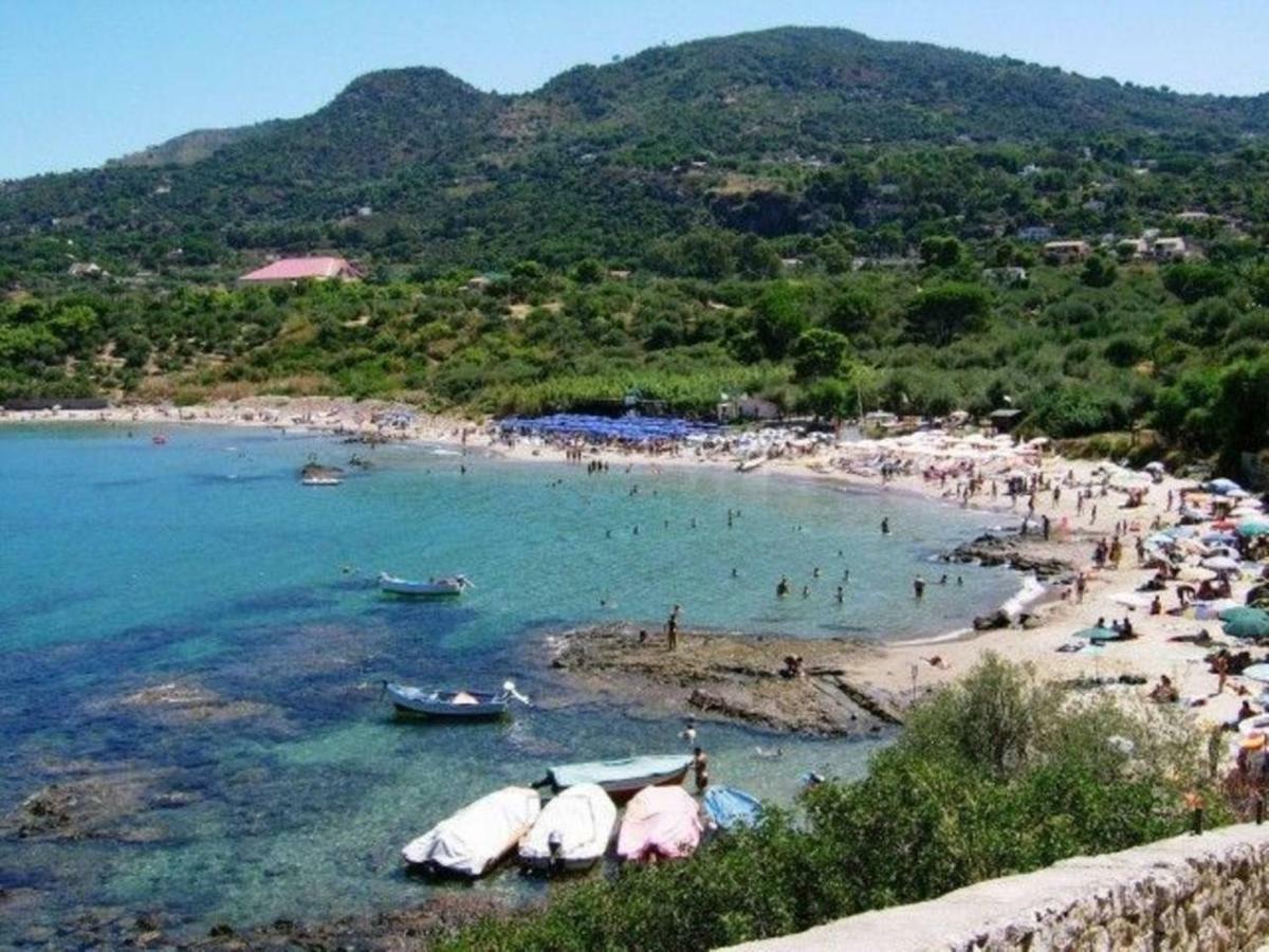 Mansarda Con Vista Piscina Villa Campofelice Di Roccella Luaran gambar