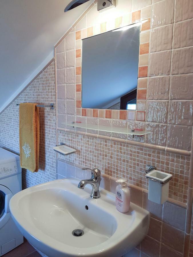 Mansarda Con Vista Piscina Villa Campofelice Di Roccella Luaran gambar