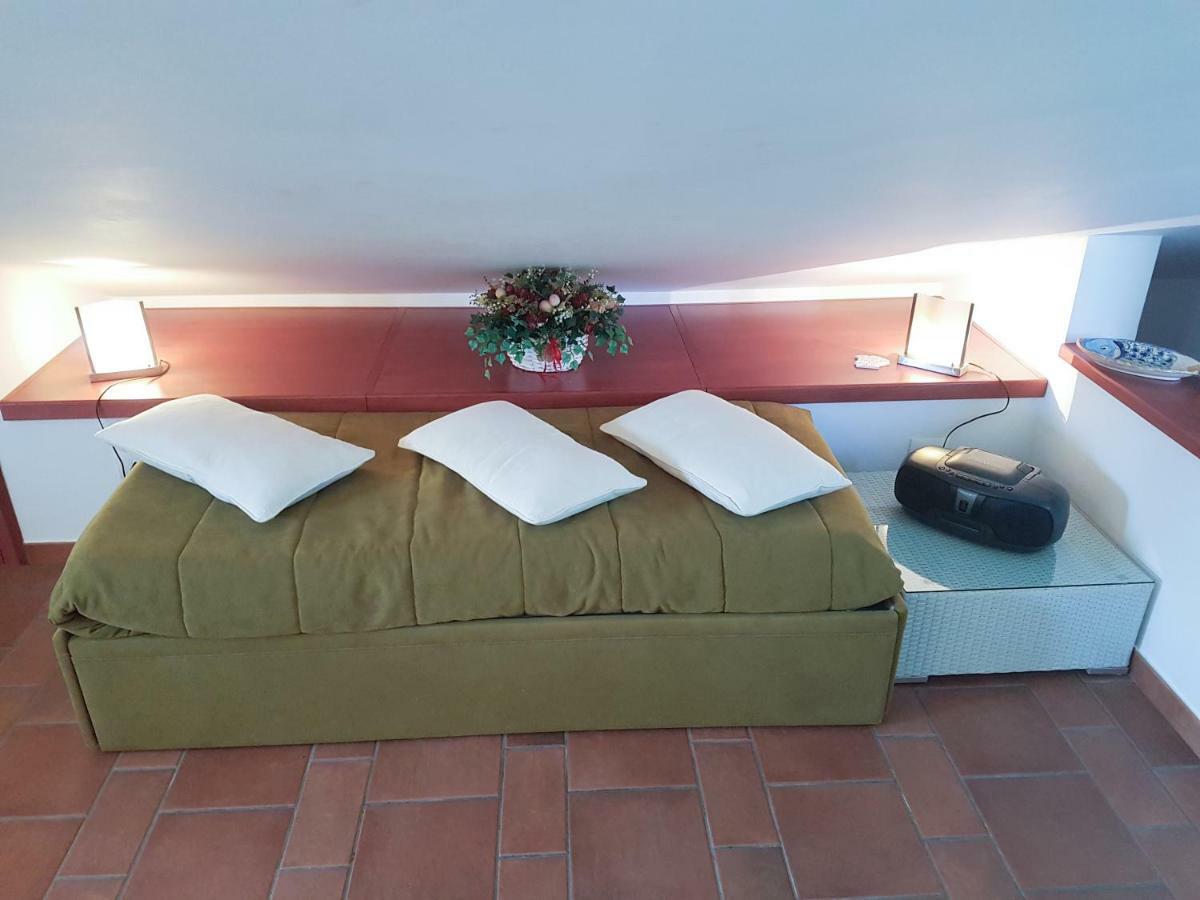 Mansarda Con Vista Piscina Villa Campofelice Di Roccella Luaran gambar