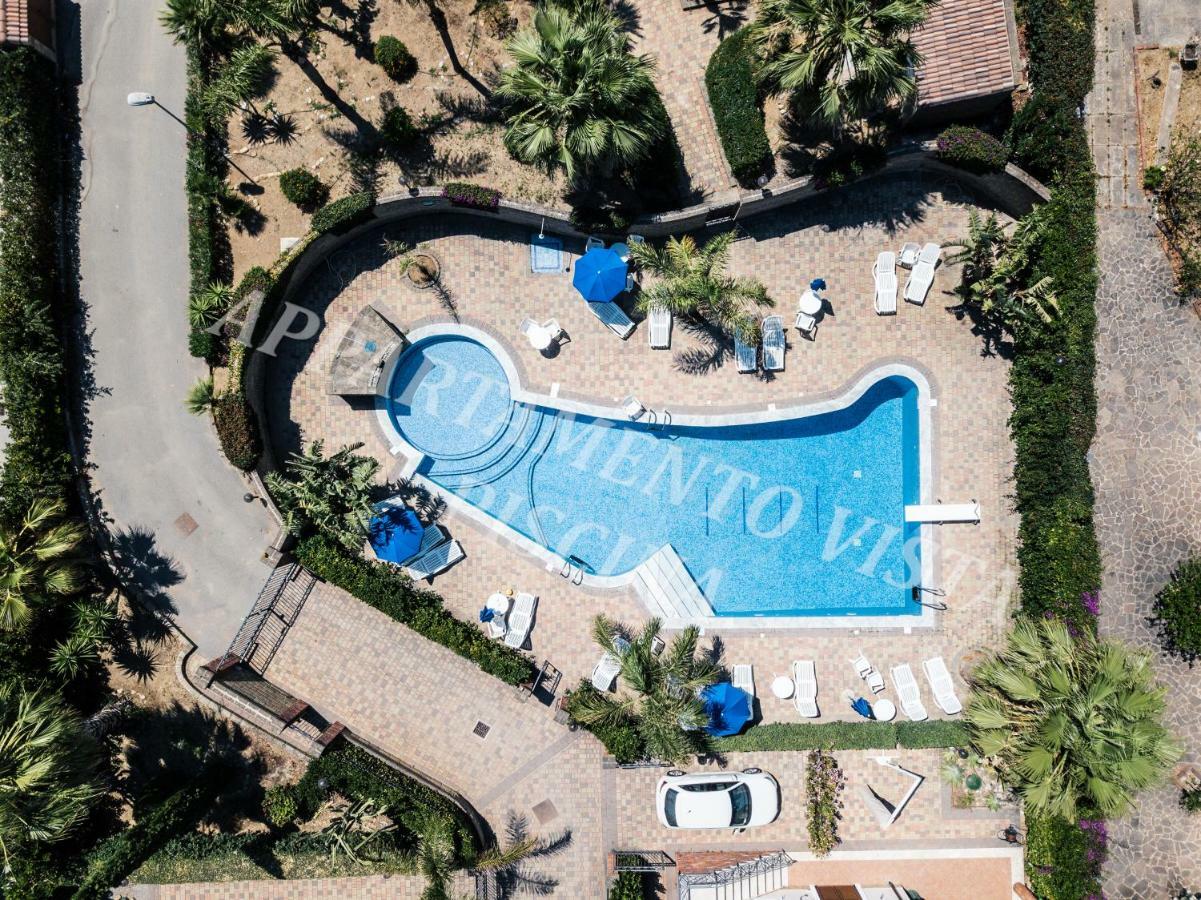 Mansarda Con Vista Piscina Villa Campofelice Di Roccella Luaran gambar