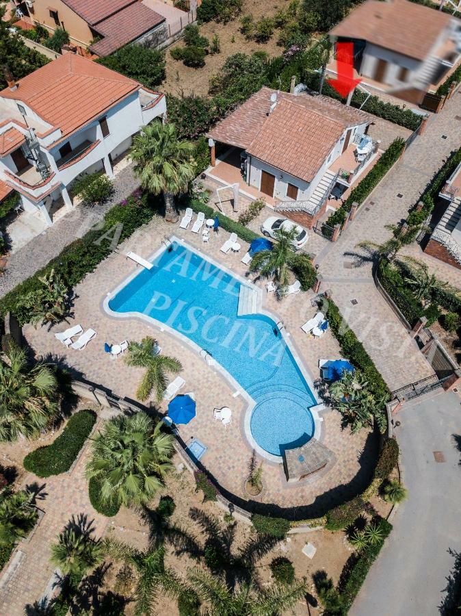 Mansarda Con Vista Piscina Villa Campofelice Di Roccella Luaran gambar